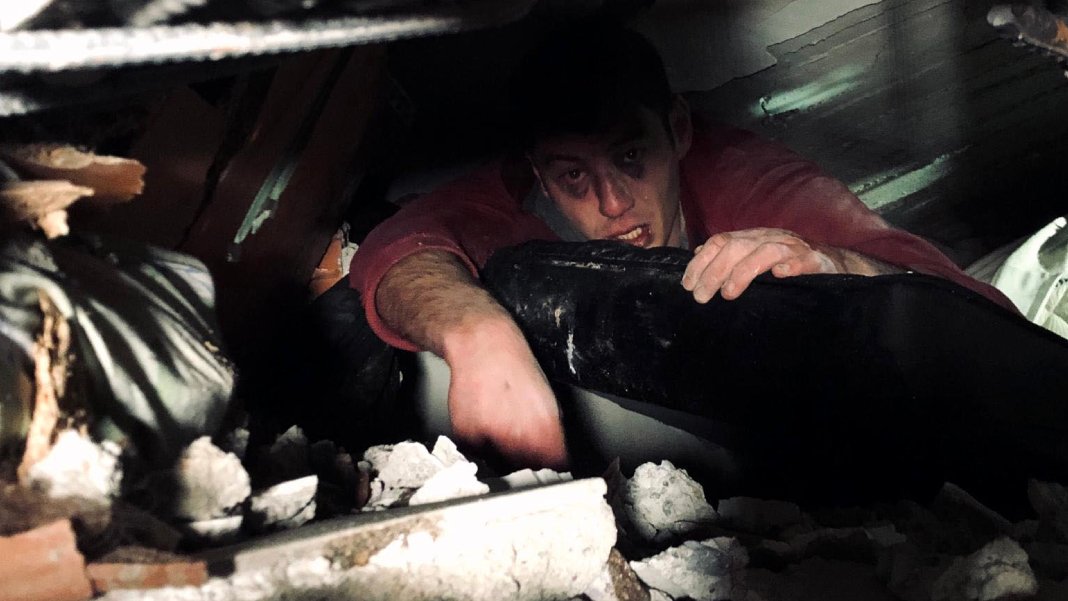 8 bloklu sitenin tamamı yıkıldı: 24 saat sonra gelen mucize kurtuluş