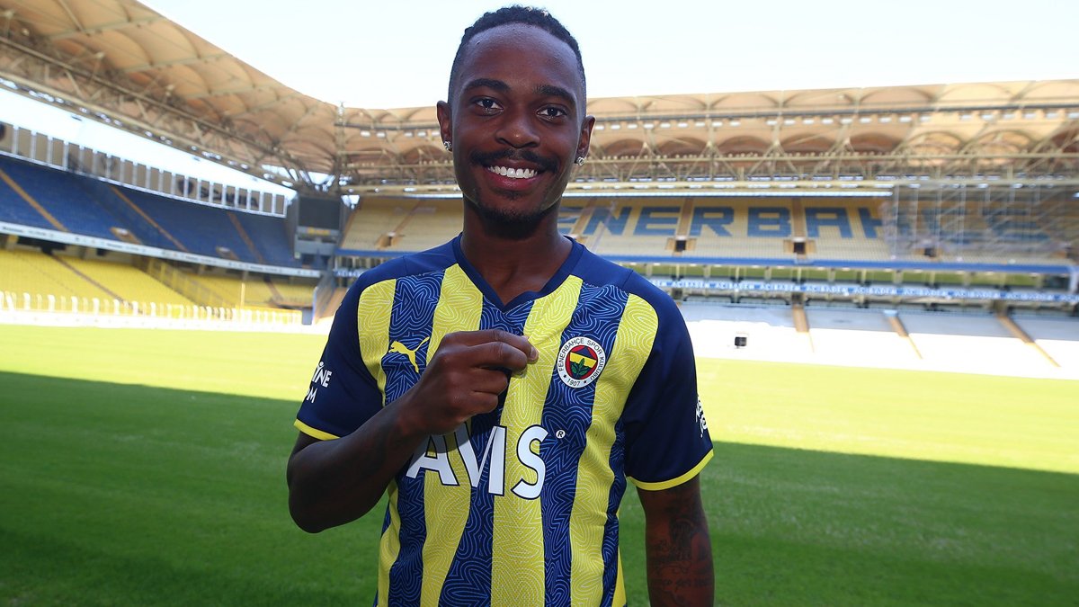 Fenerbahçe'nin Brezilyalı ismi Lincoln Henrique'den örnek davranış: "Tüm otel masraflarını karşılamaya hazırım..."