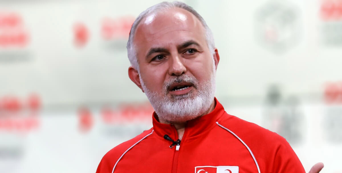 Kızılay Başkanı Kerem Kınık ihtiyaç malzemelerini paylaştı