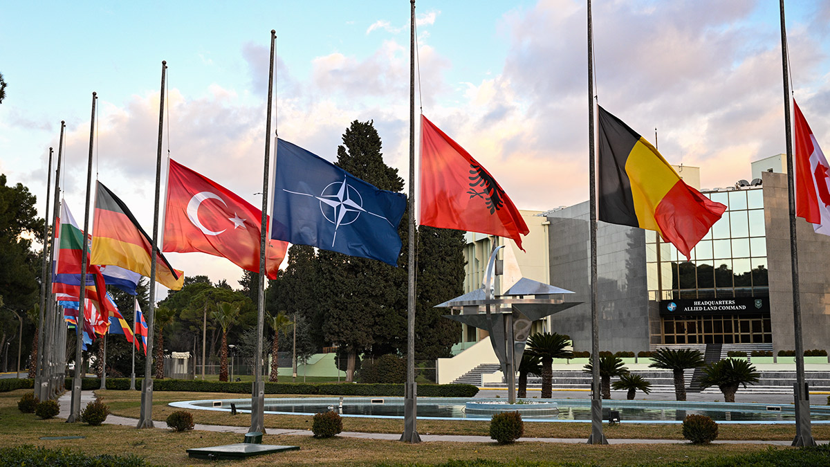 NATO'dan Türkiye'ye destek: Bayraklar yarıya indirildi