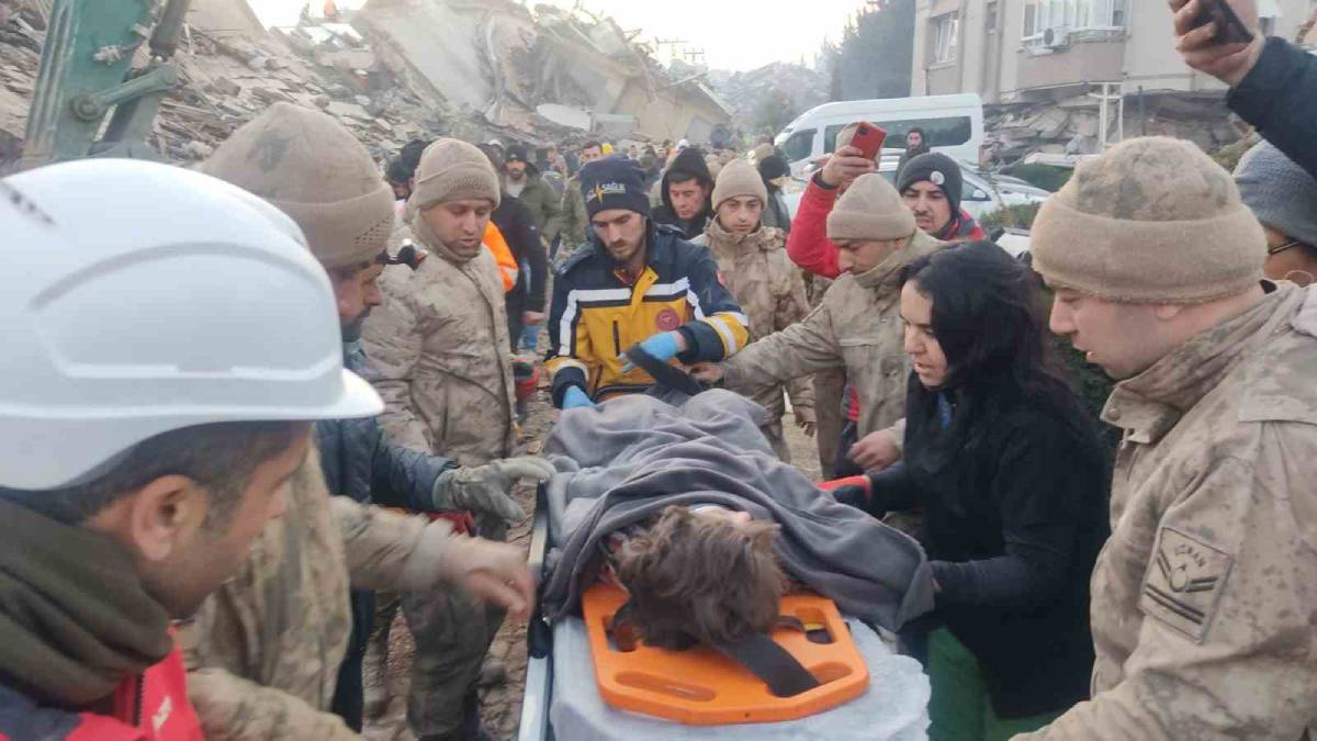 Depremin yerle bir ettiği Hatay'dan 51 saat sonra sevindiren haber
