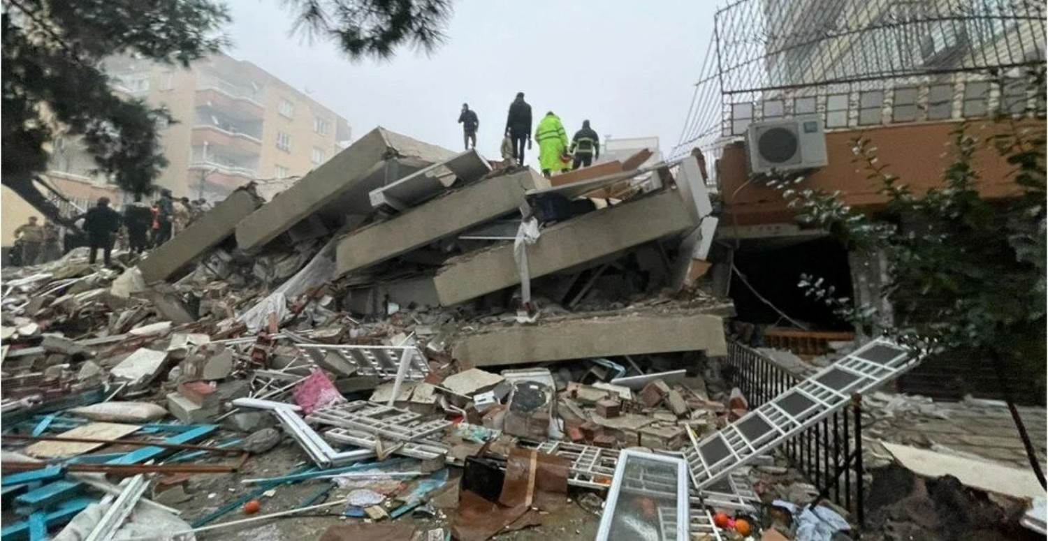 Deprem kolilerinden çıkan şey herkesi gözyaşlarına boğdu!