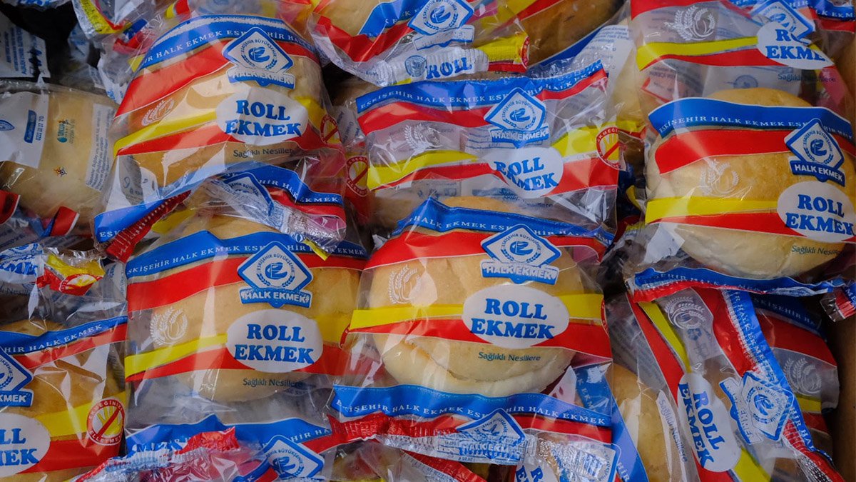 Afet Bölgesine Halk ekmek va kalacak sevkiyatı sürüyor