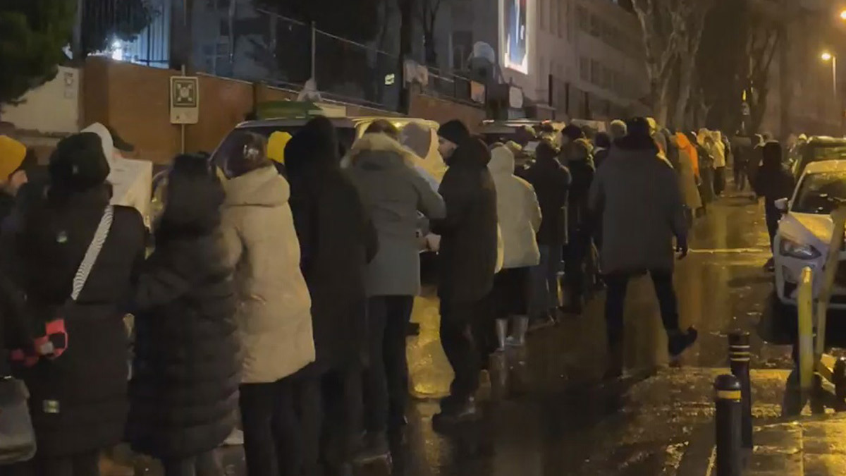 Deprem bölgesi için yüzlerce vatandaş seferber oldu! İnsan selinin arkası gelmedi
