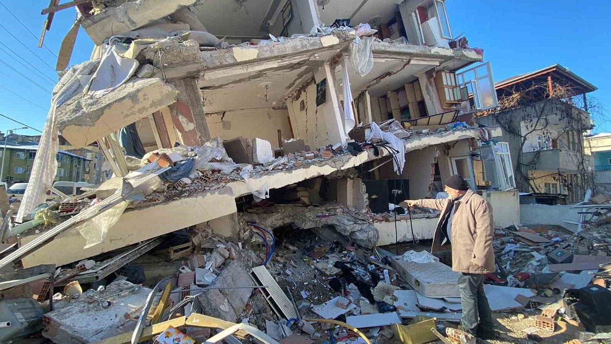 Taşıyıcı kolonların bile malzemesinden çalmışlar! Depremde binaların çökme nedeni belli oldu