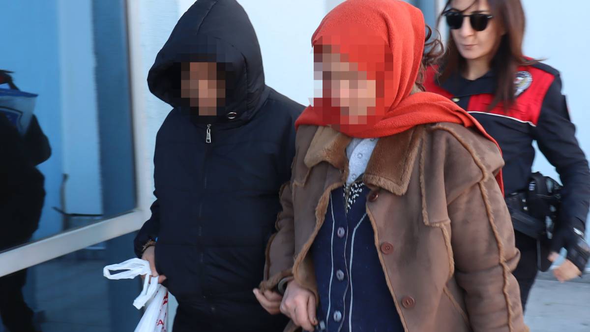 Belediye personelleri deprem yardımlarını çaldı