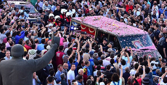 Demirel'i son yolculuğuna onbinler uğurladı