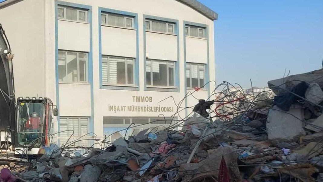 Enkazın içinde bir tek TMMOB binası sağlam kaldı: Deprem onu yıkamadı