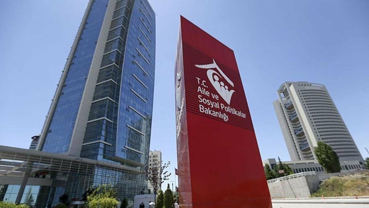 Bakanlıktan 'koruyucu aile olma' şartı