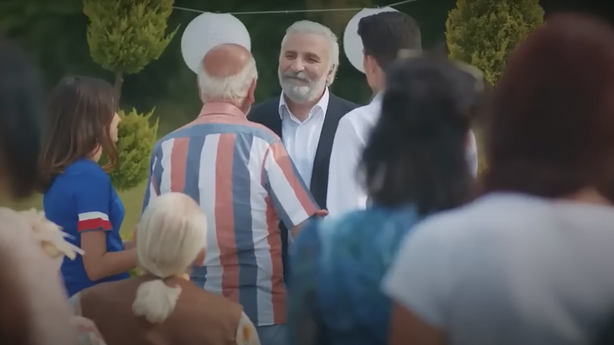 Bakanlığın kaçak yapılara ruhsat verdiği imar barışı reklamı yeniden gündemde