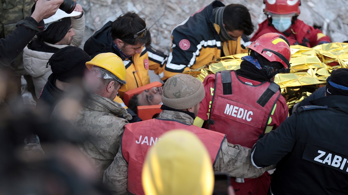 Enkaz altından kurtuluşlar sürüyor: 149 saat sonra ilk isteği lahana turşusu oldu