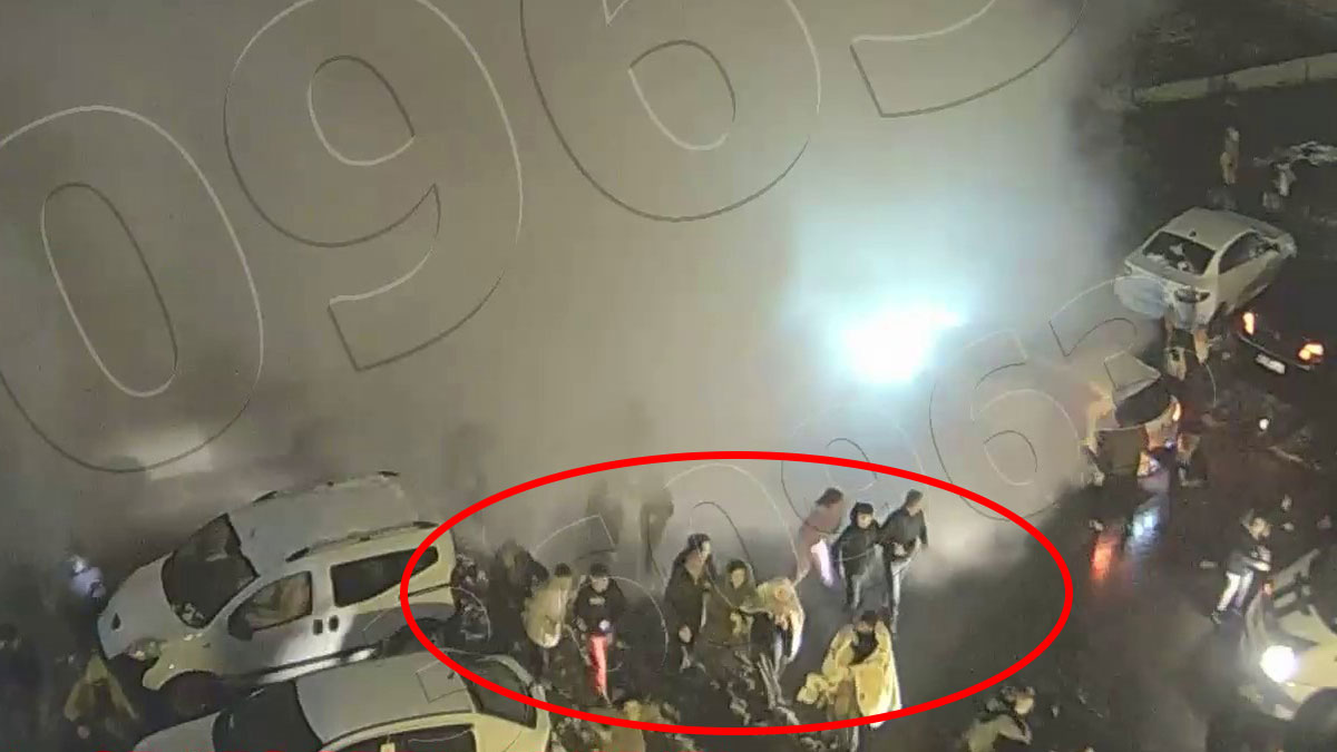 Yeni görüntüler ortaya çıktı: Bina insanların üzerine yıkılıyor! Korkunç depremi kameralar kaydetti