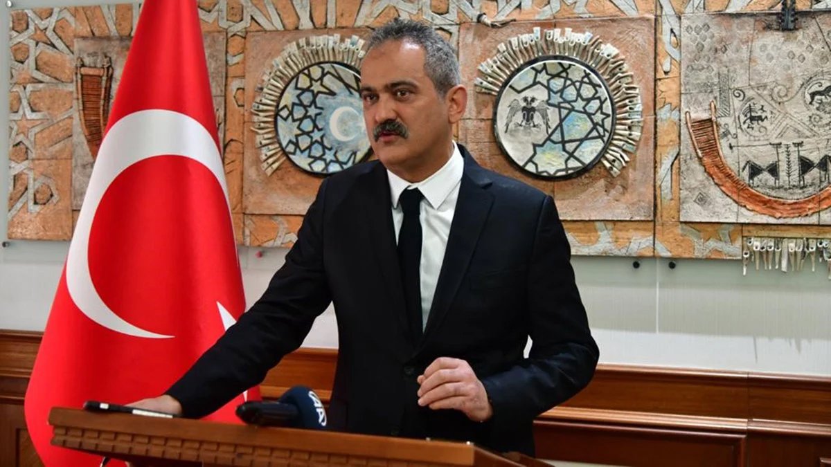 Okulların açılma tarihi ertelenecek mi?  Bakan Özer'den yeni açıklama