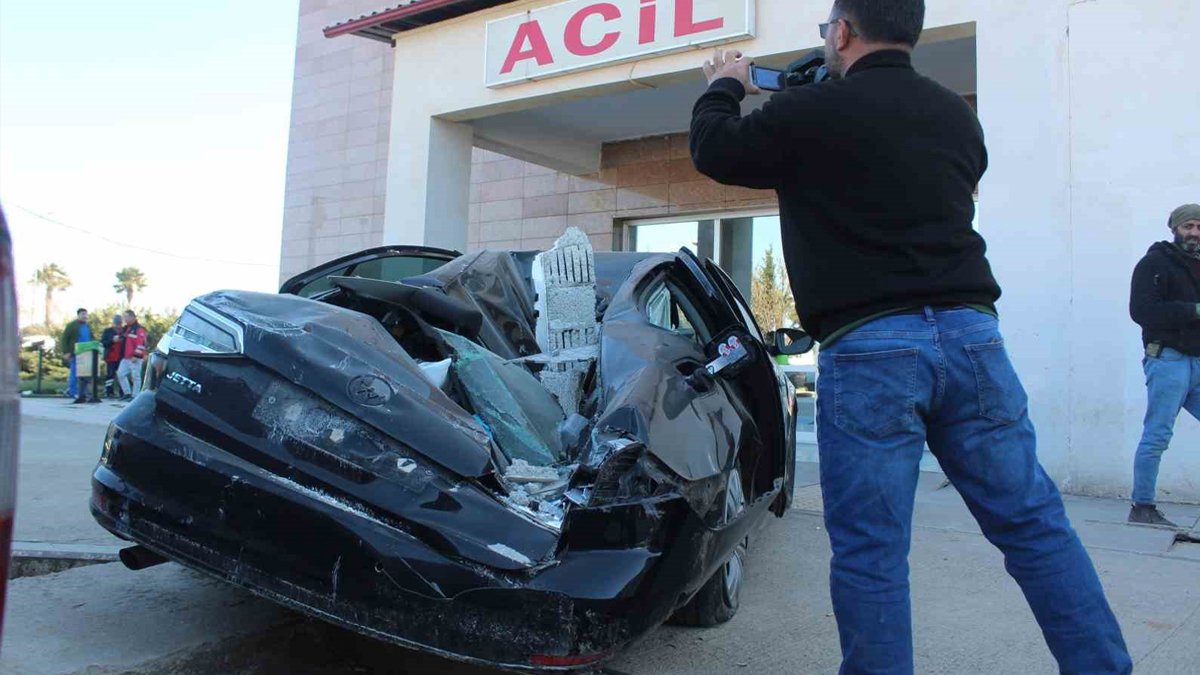 Depremzede babanın duygulandıran dirayeti: Hurdaya dönen aracıyla çocuğunu hastaneye yetiştirdi