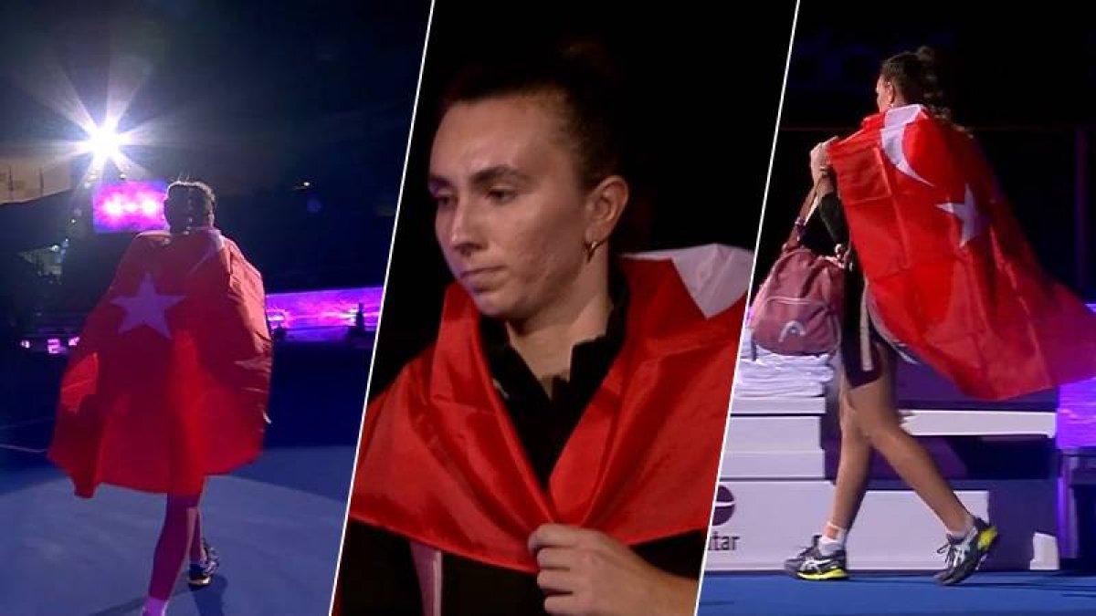 Milli tenisçi İpek Öz, Katar Açık'taki maça Türk bayrağıyla çıktı