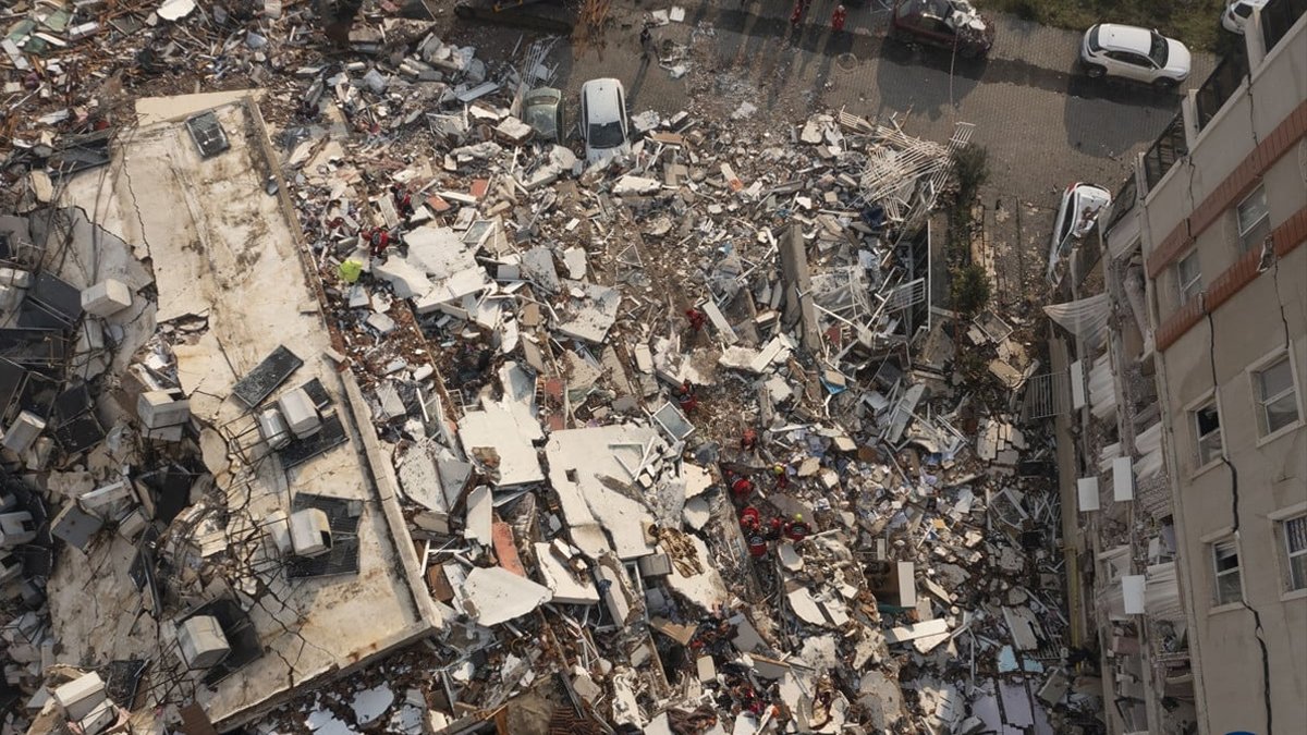 Afet bölgelerinde 'su' tehlikesi: Çürümüş yumurta gibi bir koku...