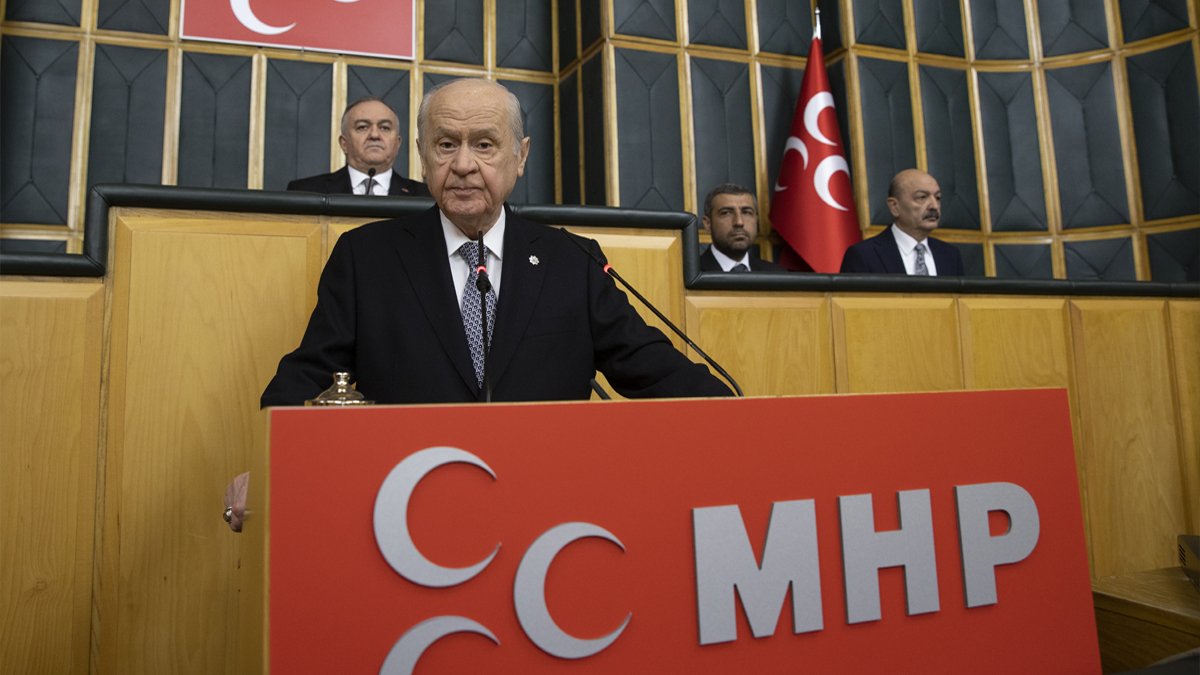 Bahçeli, Haluk Levent ve Oğuzhan Uğur'u hedef aldı: Akbaba gibi kanat çırpıyorlar