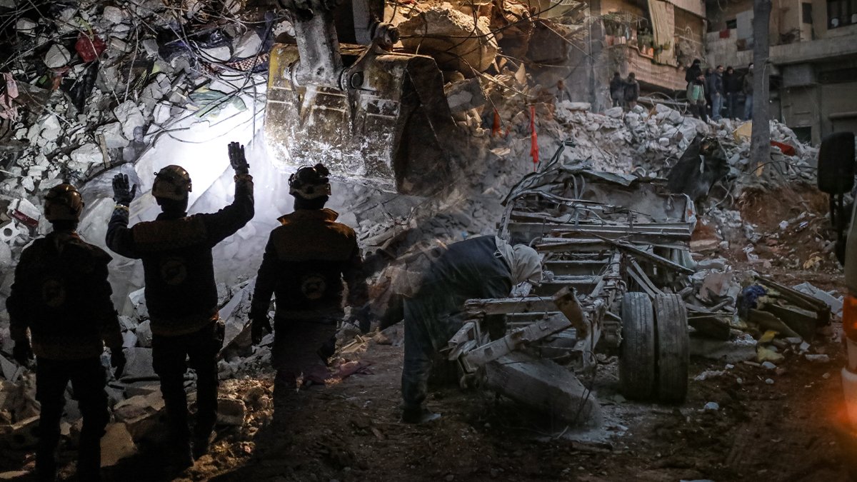 Suriyeliler 'yalnız bırakıldık' demişti: İki sınır kapısı da yardım için açılıyor