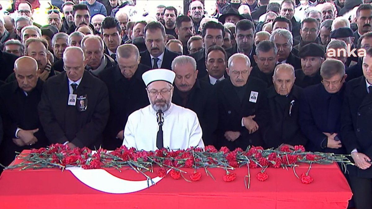 Deniz Baykal'ın cenaze töreninde dikkat çeken anlar: Erdoğan hepsini geçti, İnce'yle tokalaştı