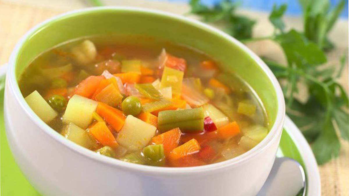 Bu çorba hastayı diriltiyor! Dumanı üzerinde sebze çorbası ocaktan iner inmez kapışılıyor