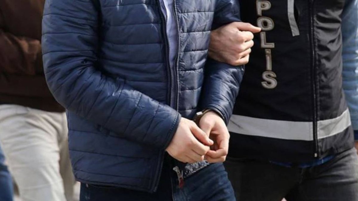 Deprem bölgesinde yıkılan binalara ilişkin 3 kişi gözaltında