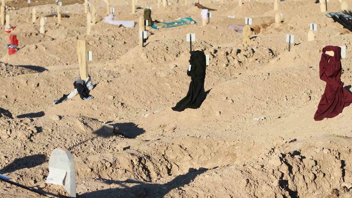 Deprem mezarlığında yürek yakan hatıralar