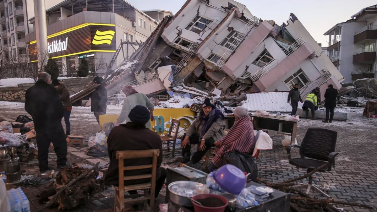Afet bölgelerinde 'salgın' riski kapıda: Depremden kurtulanları salgından kaybetmeyelim
