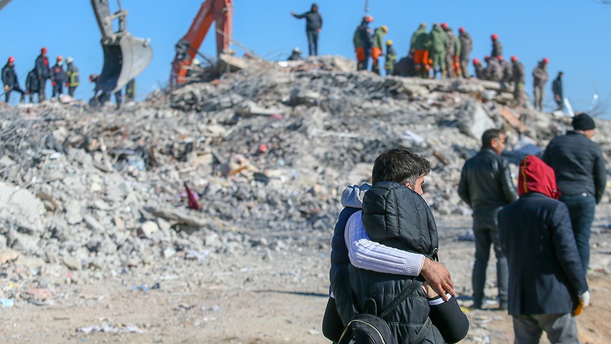 Depremden depreme bir göç hikayesi: Evleri iki defa başlarına yıkıldı