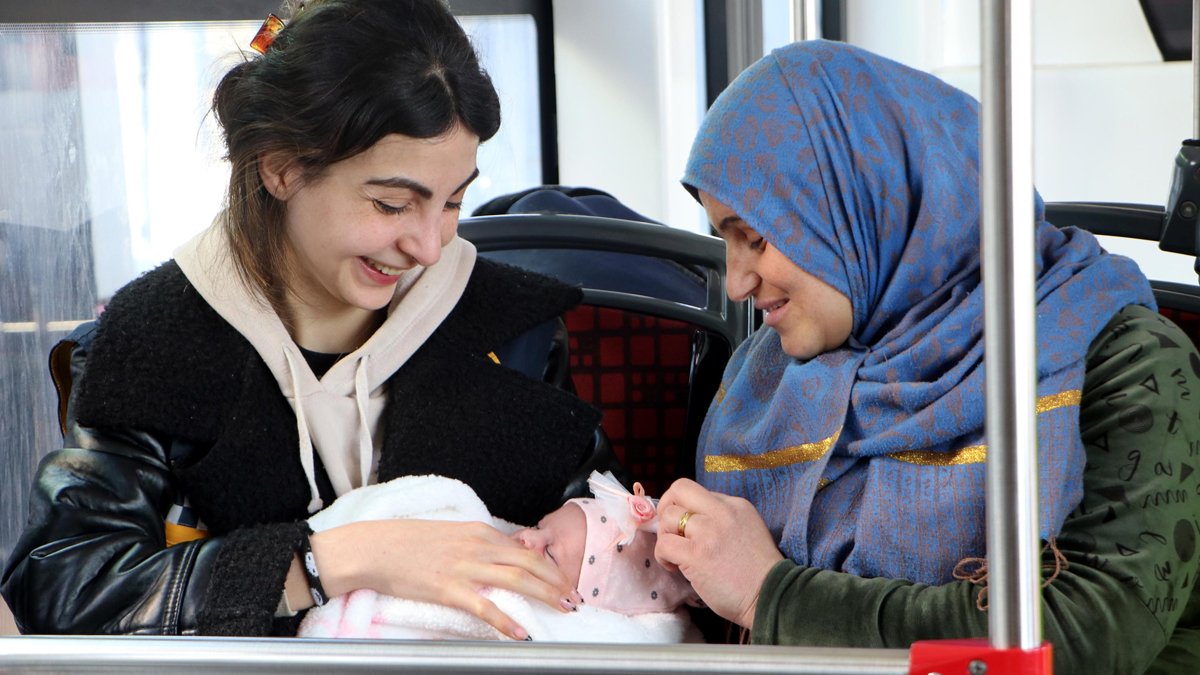 Bebeğine hayatlarını kurtaran hemşirenin adını verdi: Kızıma baktıkça onu hatırlayacağım