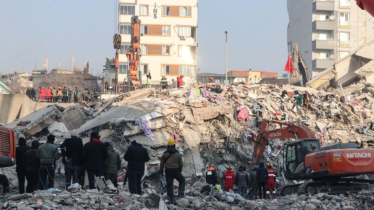 Ebrar Sitesi'nde can kaybı 250'yi aştı