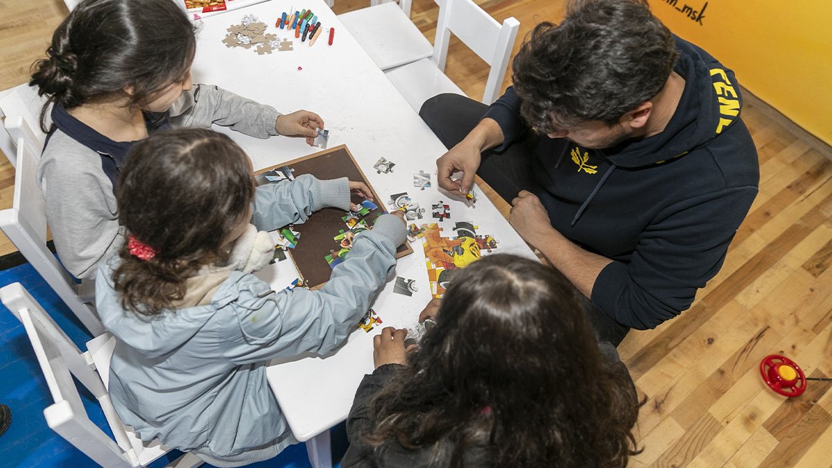 Psikolojik ilk yardımlarda bulunuyoruz