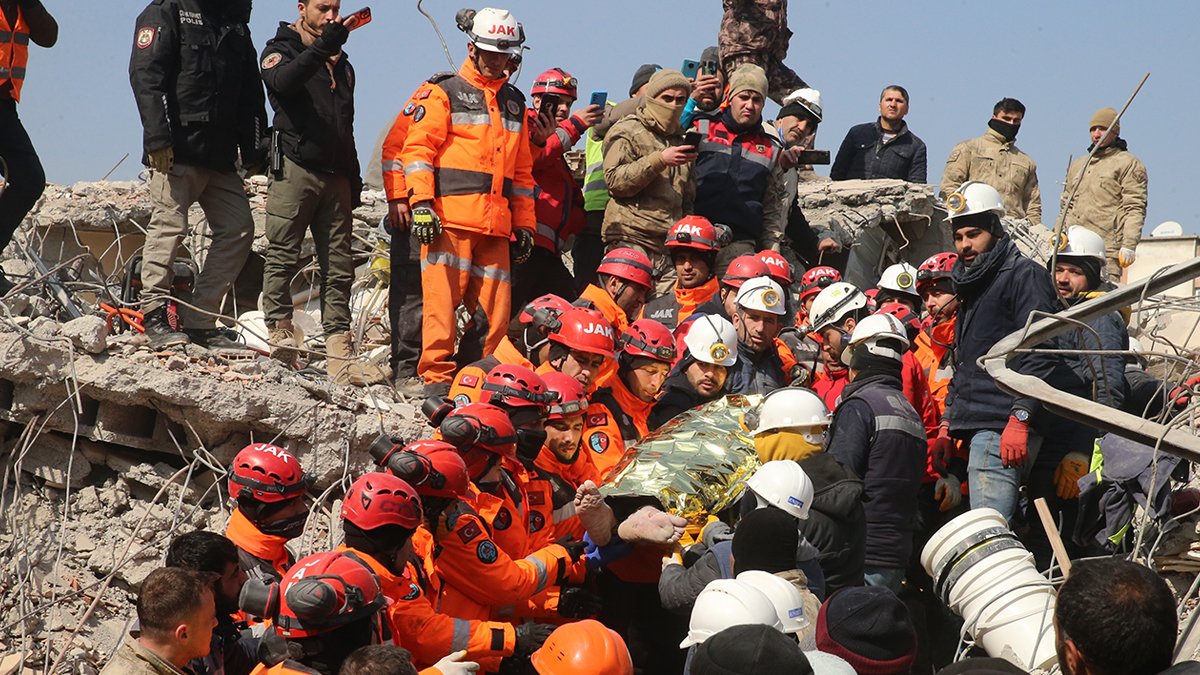 Literatürü değiştiren deprem! Dayanma süreleri uzadı, enkazları kaldırmayın