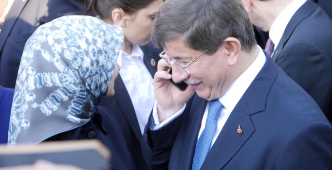 Davutoğlu'ndan Pınar Karşıyaka'ya tebrik telefonu