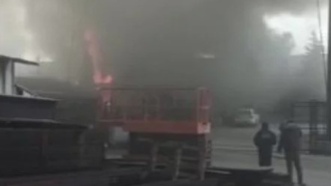 Esenyurt'ta civata fabrikasında yangın