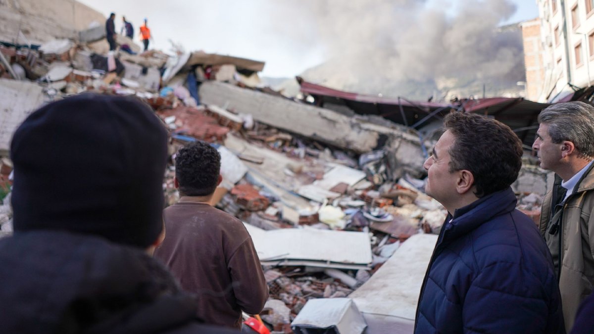Babacan afet bölgesindeki izlenimlerini paylaştı: Zamanın derman olamayacağı  kadar büyük kaybımız var