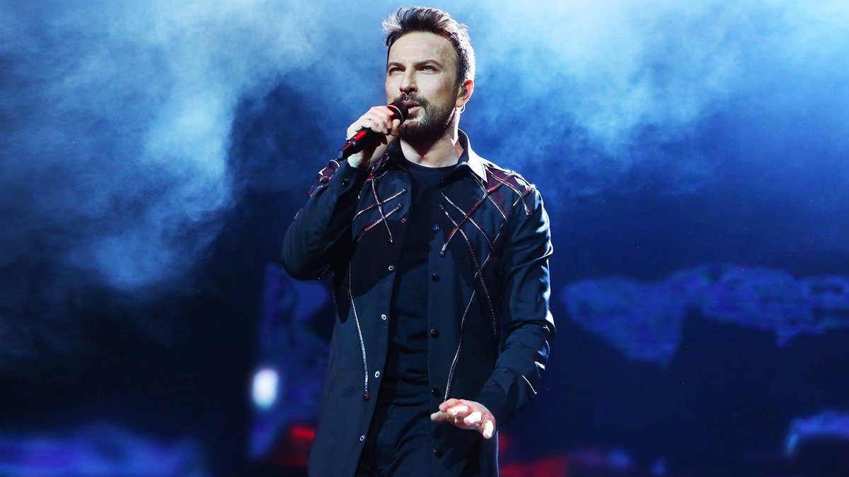 Megastar Tarkan reklam yapmadan dev bağışa imza attı! Tarkan'dan depremzedelere dev yardım