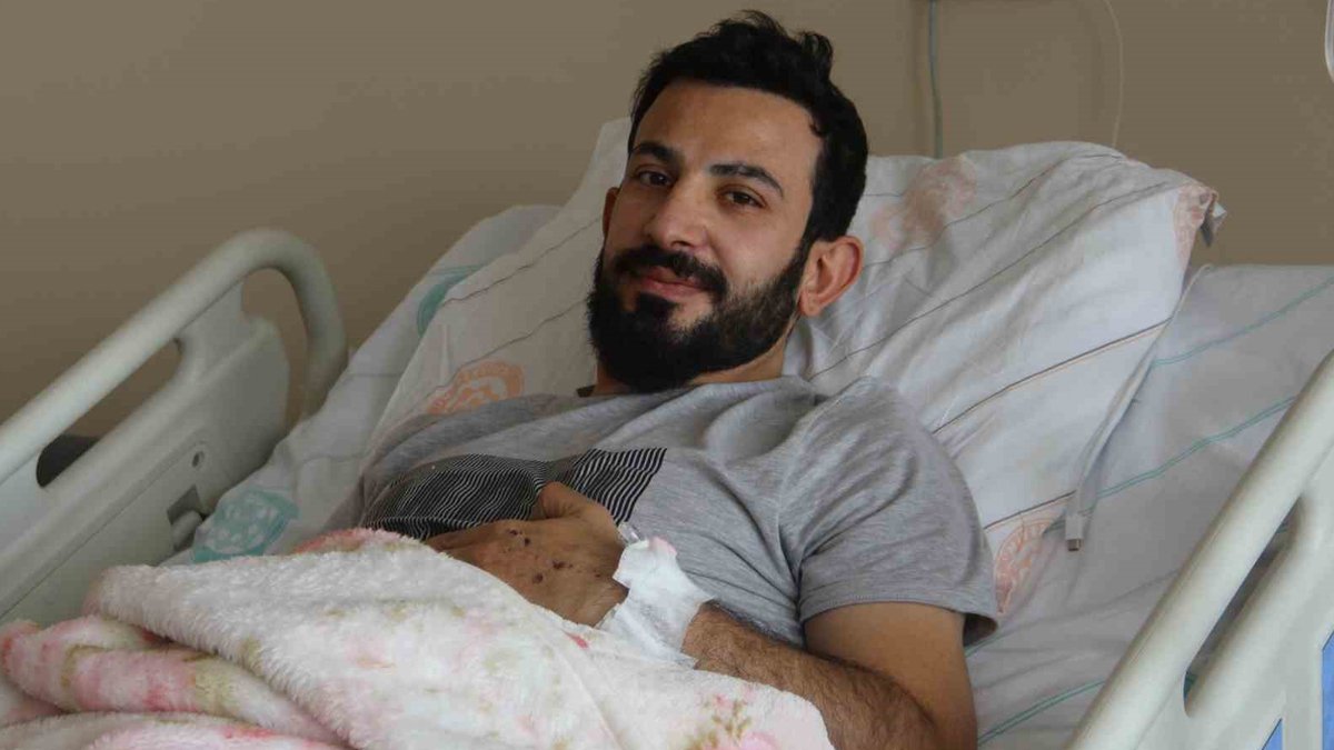 102 saat enkazda kalan vatandaş 'delirmek üzereydim' diyerek anlattı: Birkaç dakika çeken şebeke hayatını kurtardı