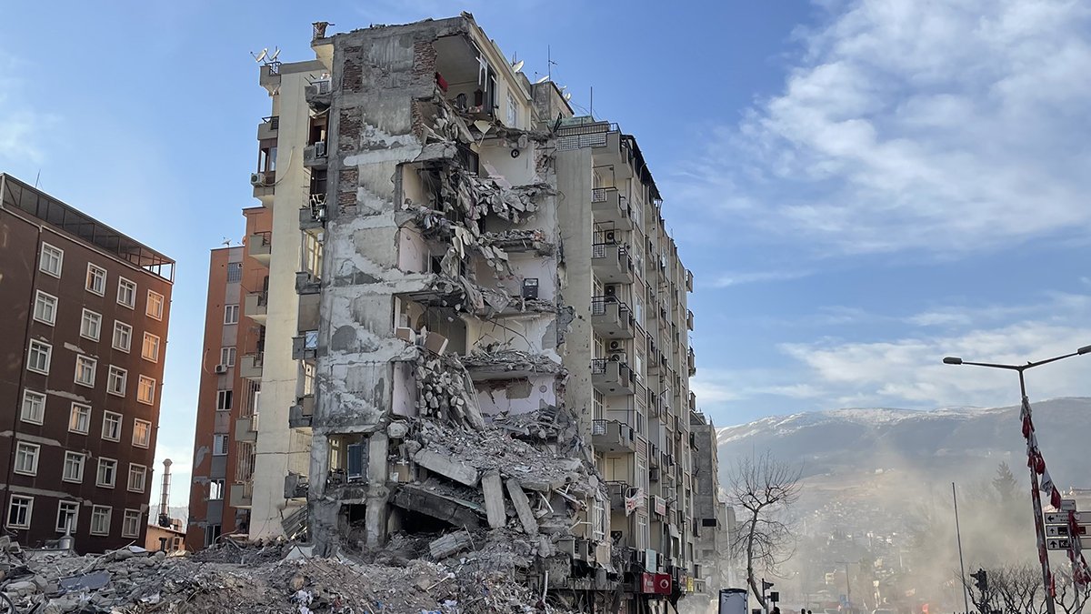 Sismik izolatör binayı ayakta tutmaya yeter mi? Uzmanı tek tek anlattı