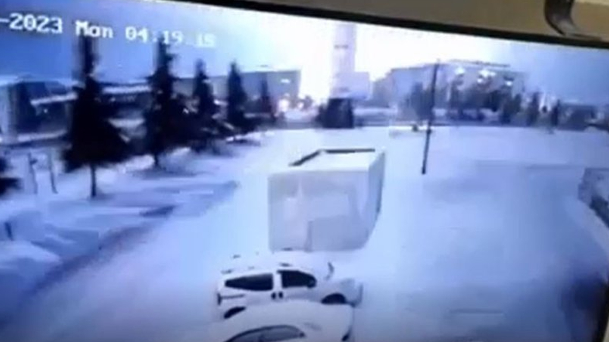 Deprem anında gökyüzünde çıkan ışıkların nedeni ne?