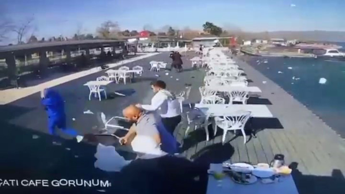 Sakarya'da rüzgar ortalığı savaş alanına çevirdi