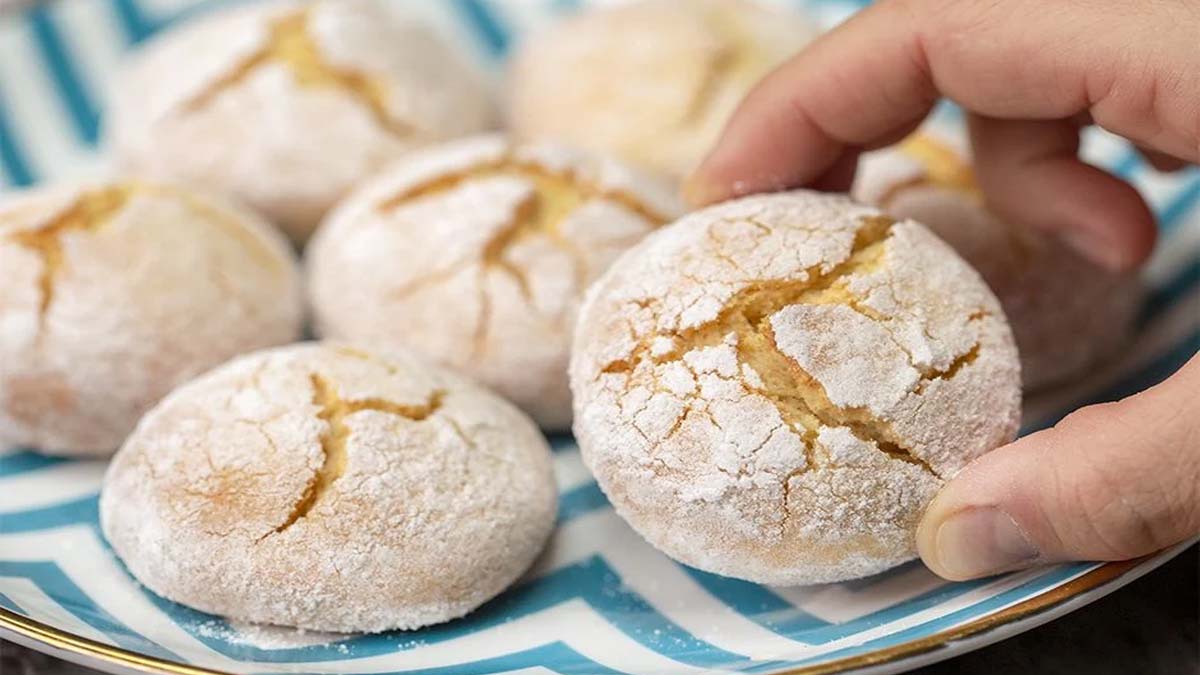 Çayı boş içemem diyenlere limonlu çatlak kurabiye! Bu kurabiyenin kokusu bütün evinizi saracak! Fırından çıkar çıkmaz bitiyor