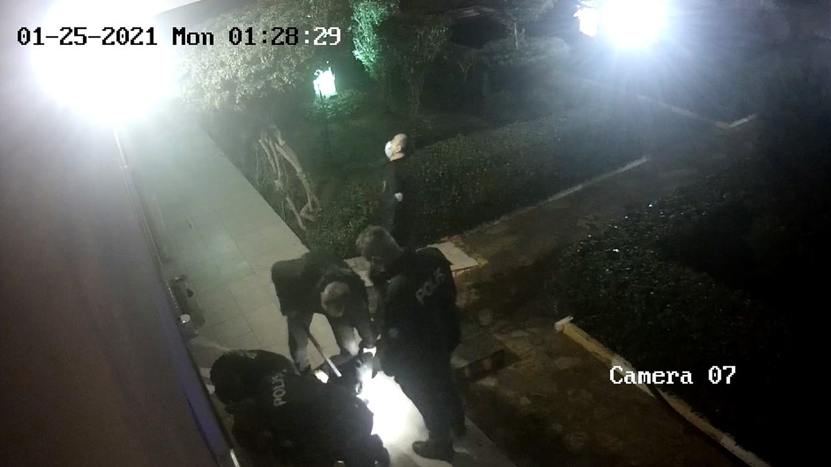 Polislerin 12 dakika dövdüğü şüpheliye 'direnmekten' 3 yıl hapis