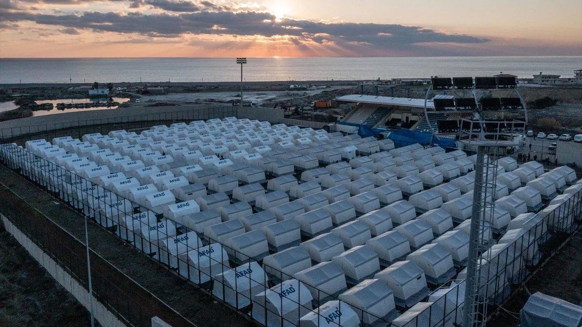 Her iki binadan birinin yıkıldığı Hatay'a sadece 69 bin çadır