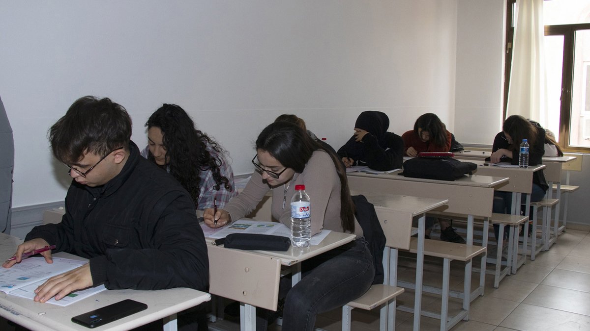 Mersin Depremzedelere Eğitim alanına kucak açıyor