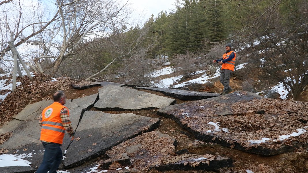 Depremlerin yaşandığı fay hattında 6,5 metrelik atım