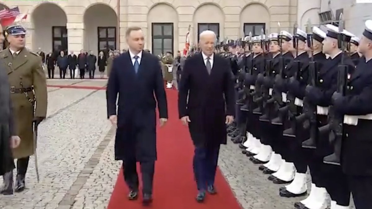 ABD Başkanı bu kez kırmızı halıda yürüyemedi