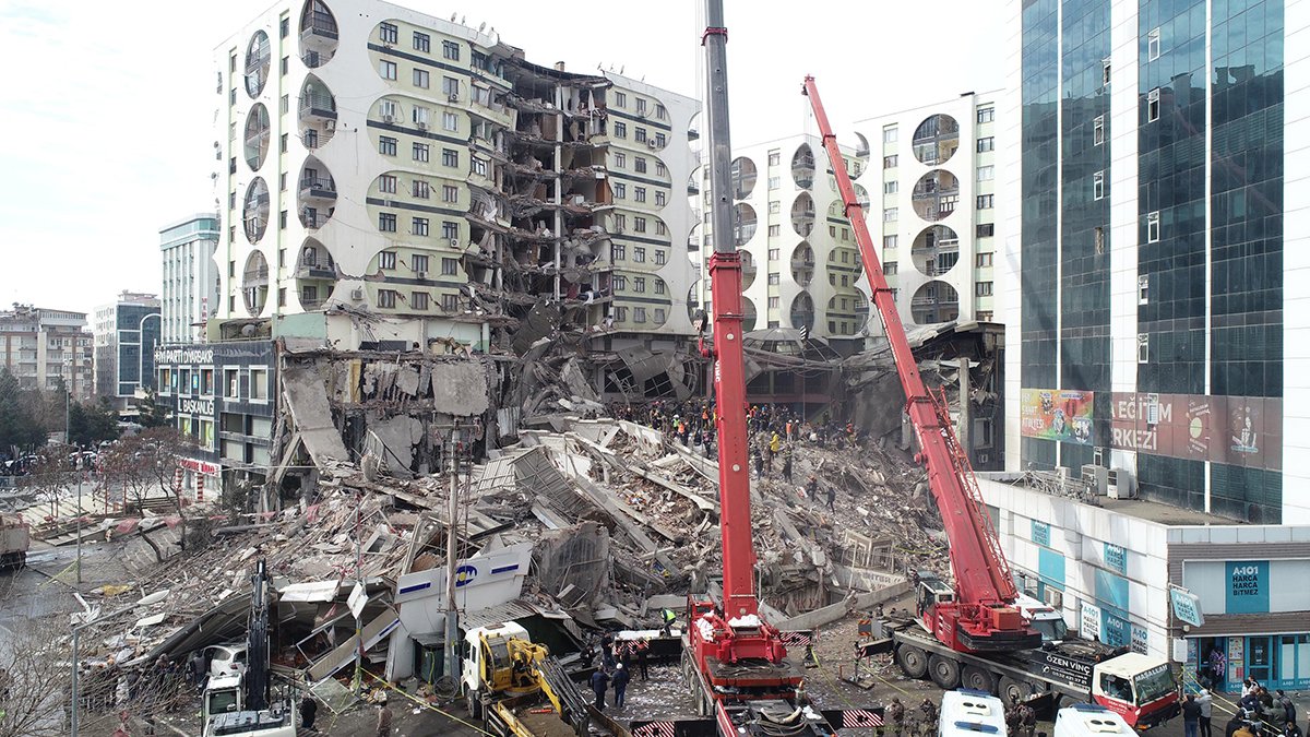 Diyarbakır'daki yıkımın nedeni gün yüzüne çıkıyor: Kesilen kolon, çıkma balkon, zemin suyu...