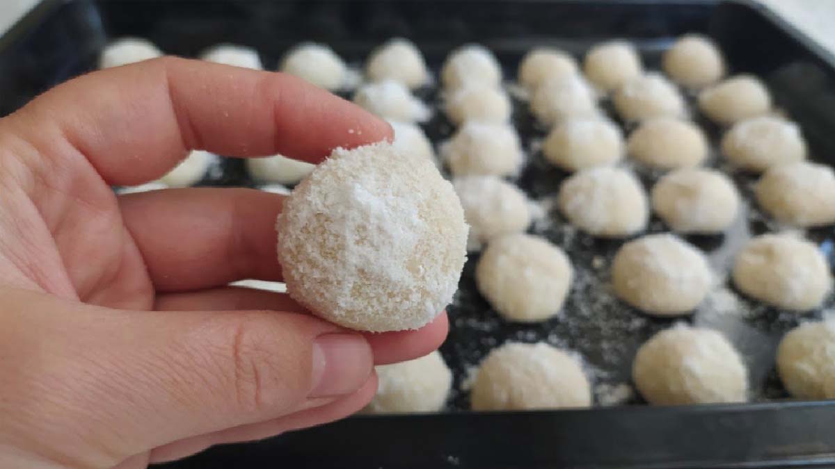 Bu kurabiye aylarca bayatlamıyor! Pişer pişmez kapış kapış gidiyor! Bu kurabiye mutfağınızdan eksik olmayacak