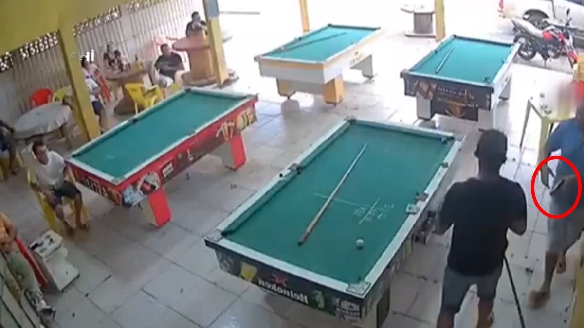 Bilardo salonunda katliam! Kendisine gülen yedi kişiyi feci şekilde öldürdü! Dehşet anları anbean kaydedildi
