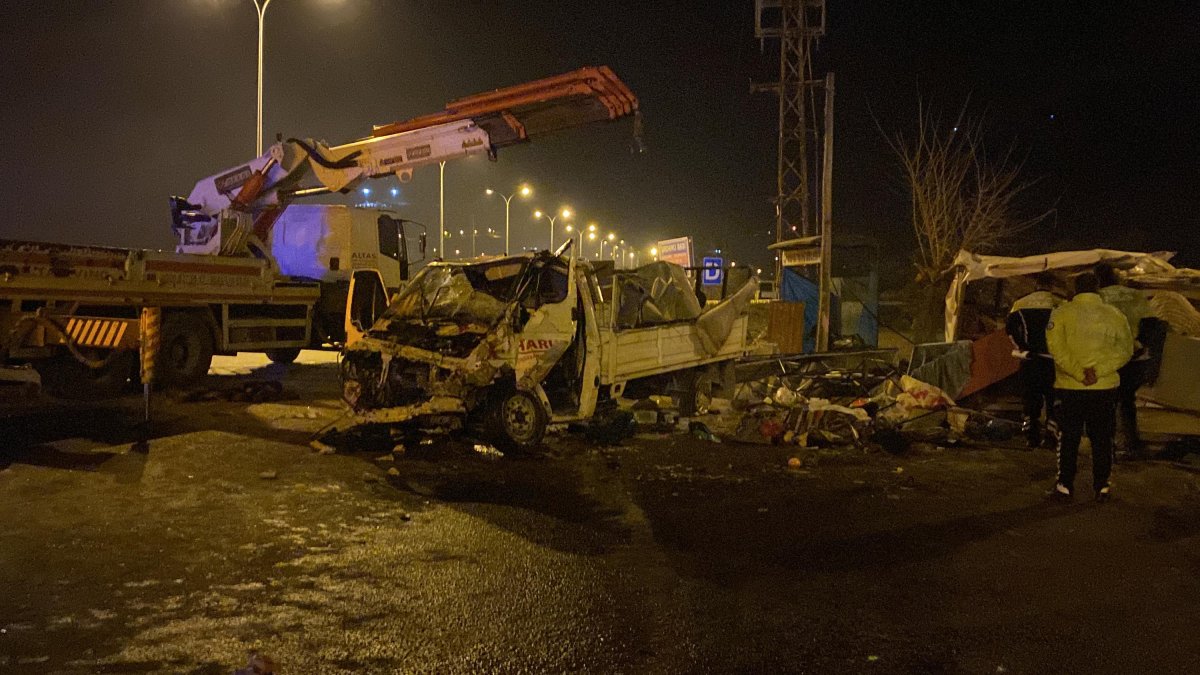 Osmaniye'de iki kamyon askeri araca çarptı: 2 ölü, 4 yaralı